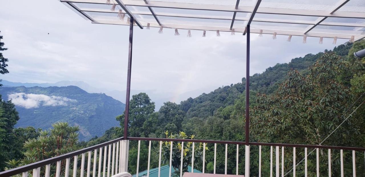 The Nettle And Fern Farmstay Pelling Exterior foto